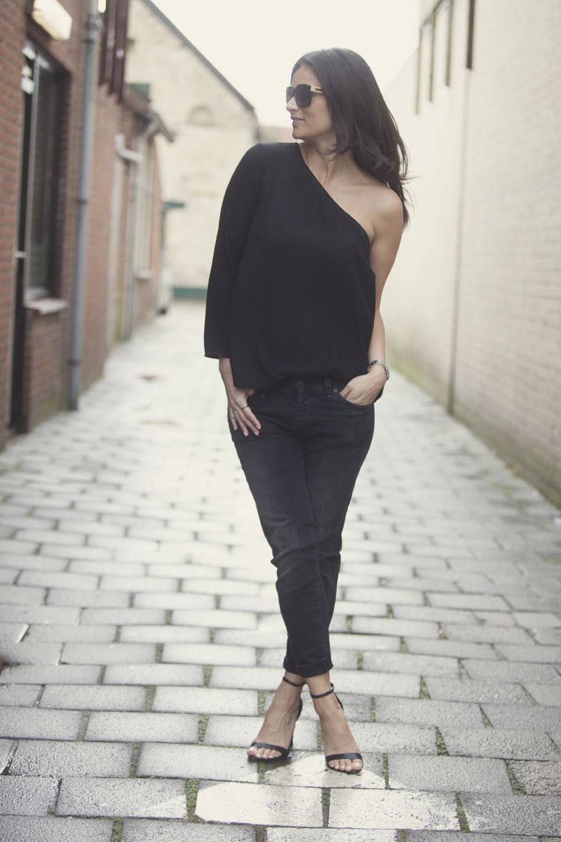 all black streetstyle look BlogForShops Sabrina wearing Ba&Sh top, Seven jeans and Zara heels spring summer 2015 streetsnap styleblogger for shops in the Netherlands