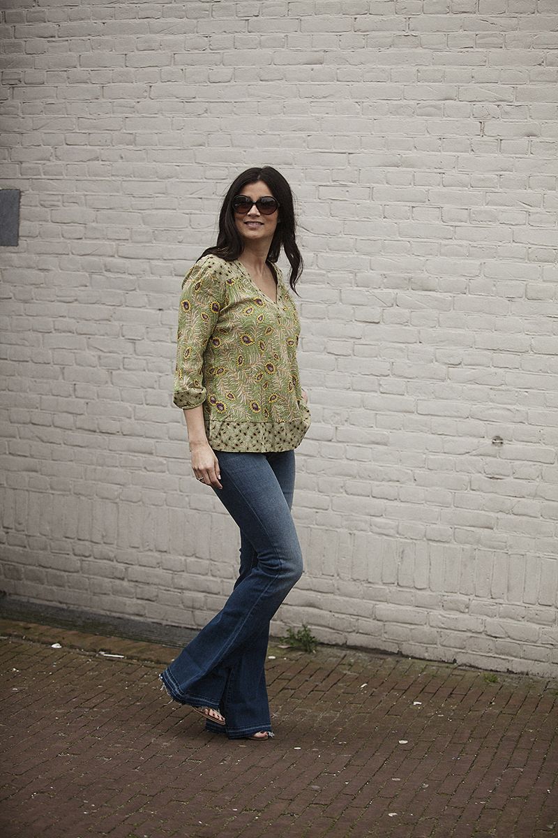 Streetstyle spring summer 2016 wearing top Bash flared jeans JBrand BlogForShops for Chica Veghel