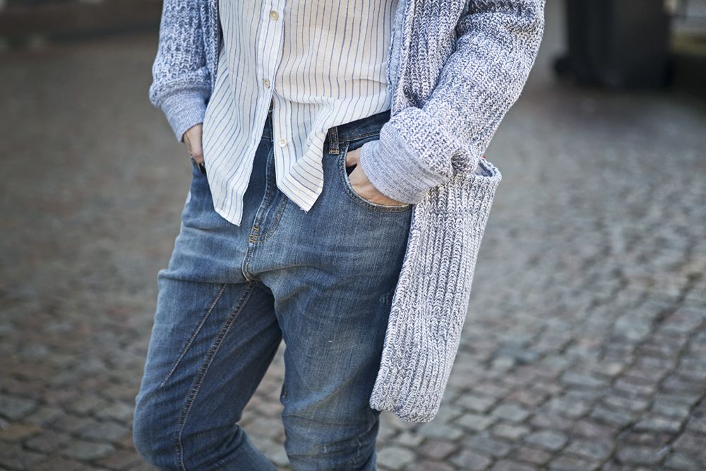 Streets style spring summer 2015 relaxed blue jeans striped shirt cardigan www.blogforshops.nl