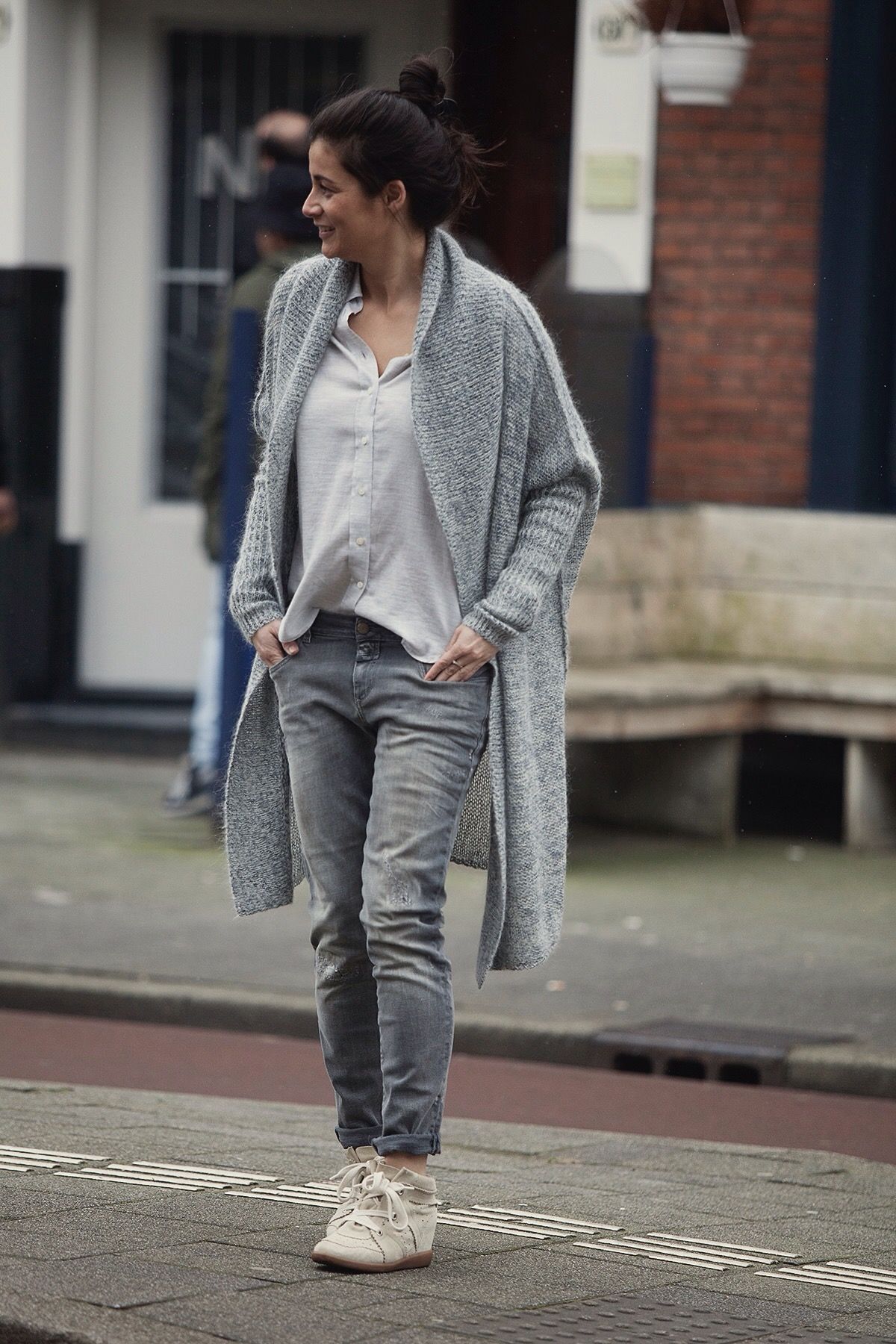 streetstyle spring 2016 long knitted cardigan and boyfriend skinny jeans, bobby sneakers isabel Marant by BlogForShops