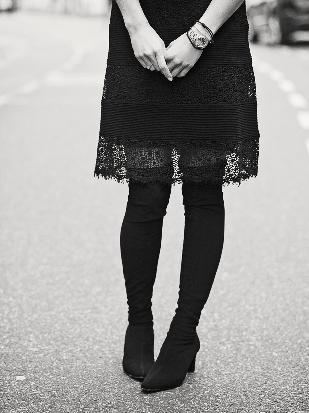 streetstyle lace skirt overknee boots black