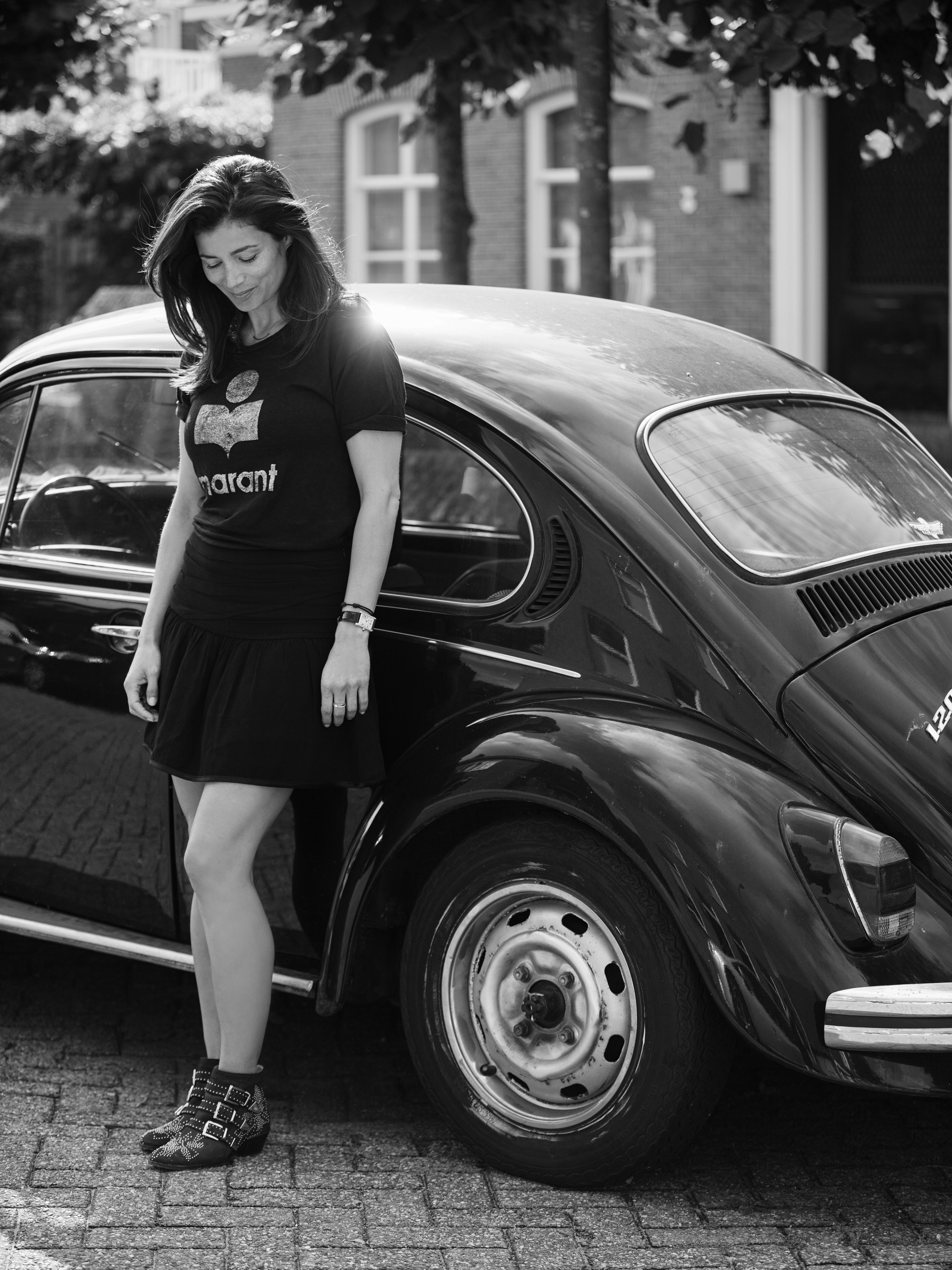 BlogForShops summer 2017 streetstyle look Isabel Marant linen T-shirt metallic logo print, Ba&sh skirt Chloe Susanna boots