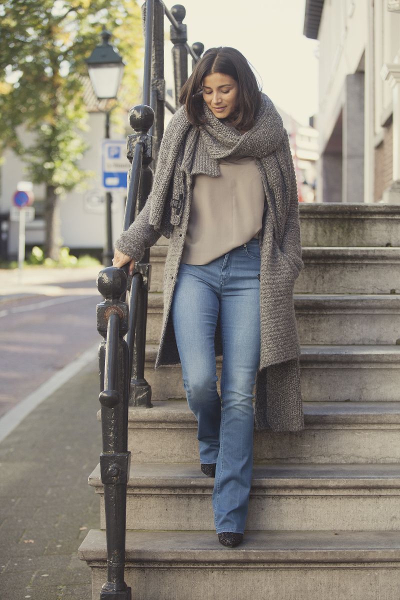 Flared jeans streetstyle look fall winter 2015-2016 styled by www.blogforshops.nl